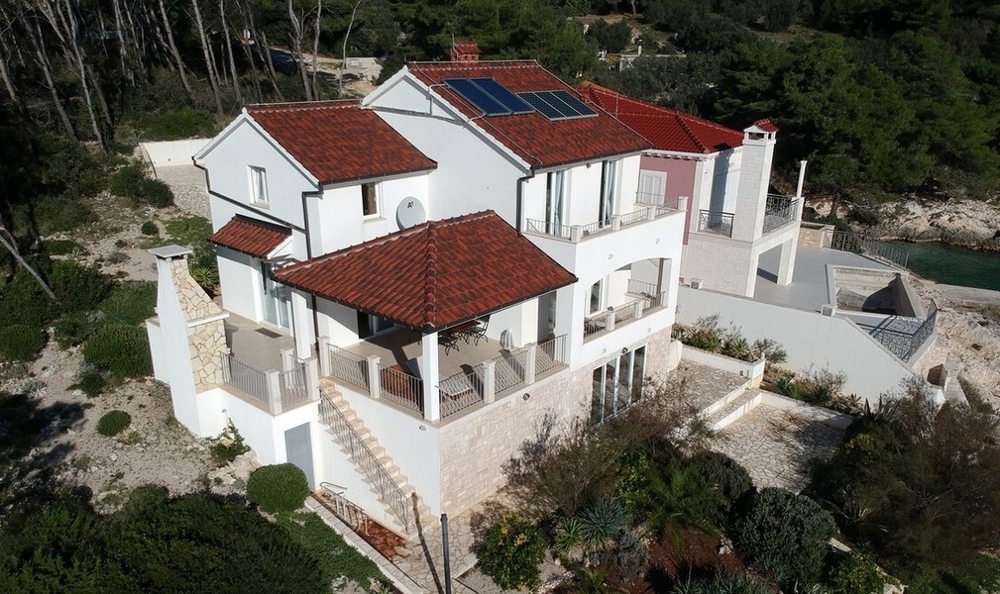 Villa méditerranéenne près de la mer en Croatie, sur l'île de Korcula, à vendre.