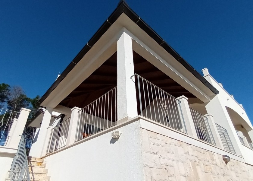 Villa H2684 au sud de l'île de Korcula - vue sur la façade du bien.