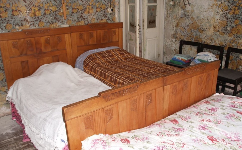La chambre de l'ancienne maison de ville en Croatie H2688 à Korcula.