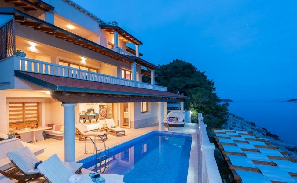Villa pieds dans l'eau sur l'île de Korcula en Croatie à vendre - Panorama Scouting H2689.
