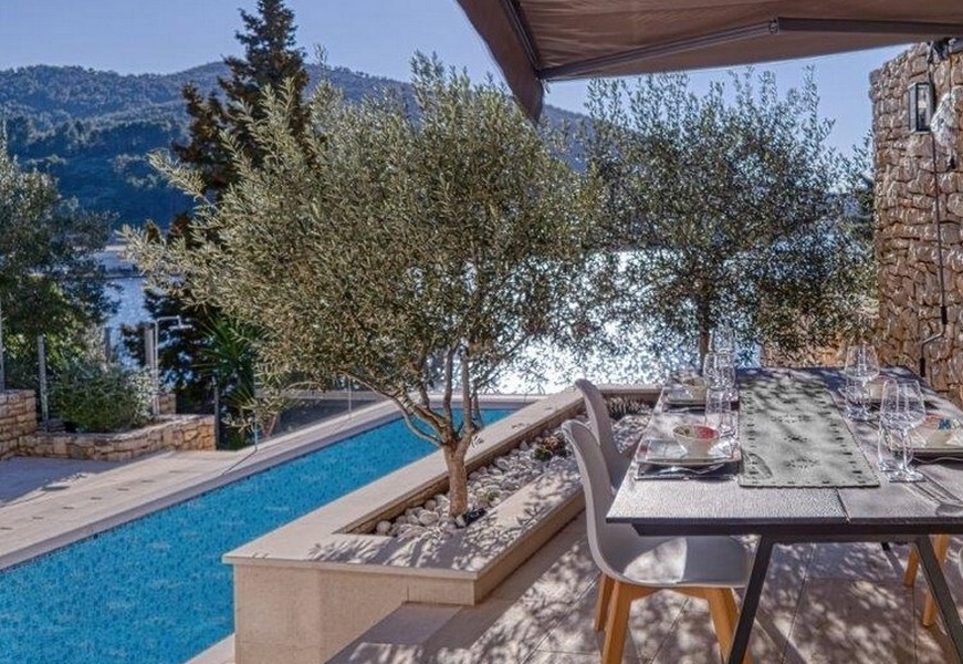Biens de luxe avec piscine à vendre en Croatie - Panorama Scouting H2690.
