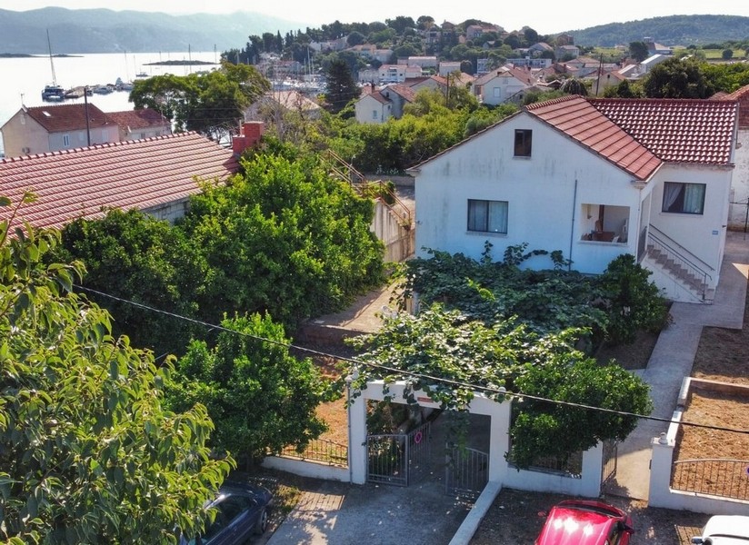 Vue à vol d'oiseau du bien H2696 en Croatie - Panorama Scouting.