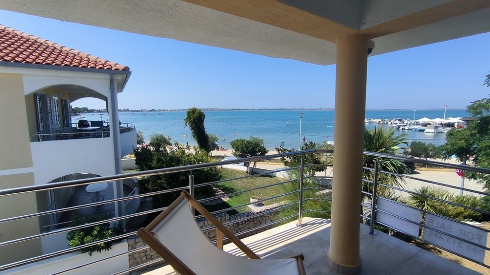 Vue mer depuis le balcon de la maison H2707 en Croatie - Panorama Scouting.