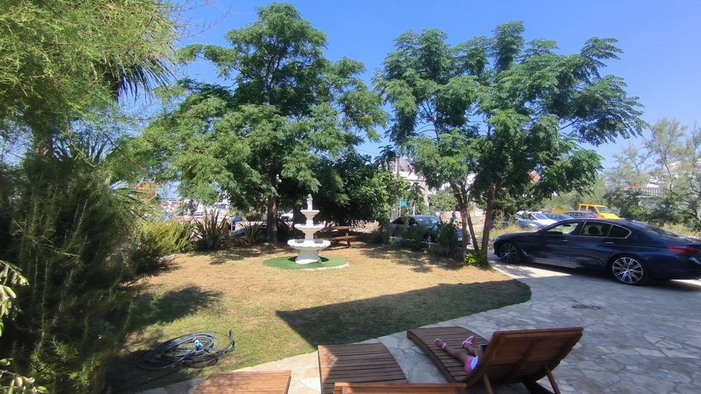 Jardin du bien H2707 à Vrsi près de Zadar en Croatie - Panorama Scouting.