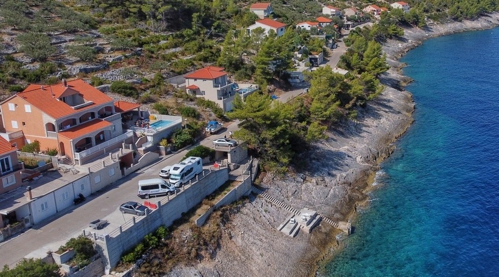 Immeuble de rapport en première ligne face à la mer à acheter - Panorama Scouting.