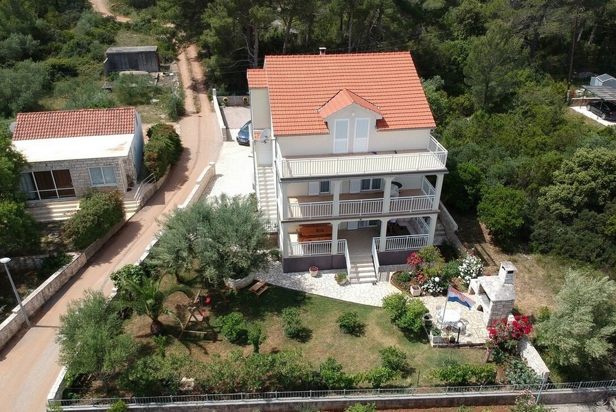 Immeuble à plusieurs logements près de la mer, île de Korcula