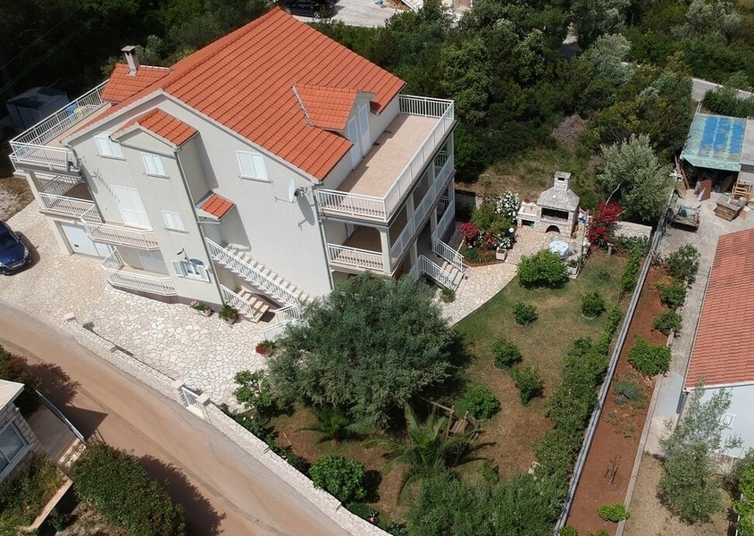 Maison avec grand jardin à vendre sur l'île de Korcula - biens immobiliers Croatie