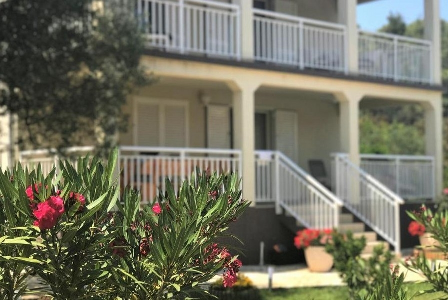 6 appartements avec terrasse et jardin à Lumbarda, île de Korcula - Panorama Scouting