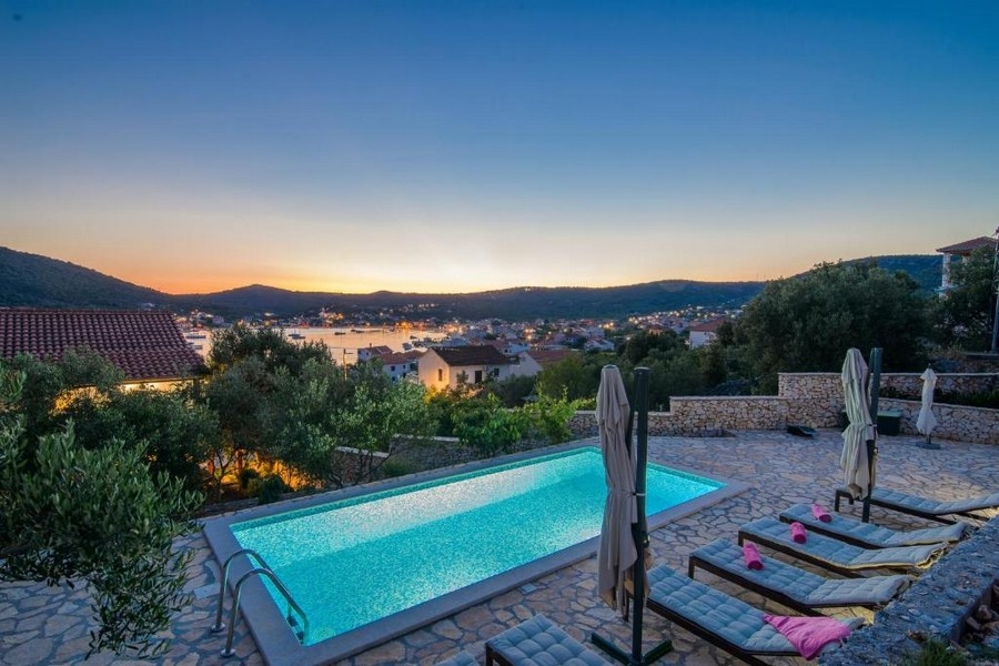 Belle maison avec vue mer et piscine à vendre en Dalmatie - H2729
