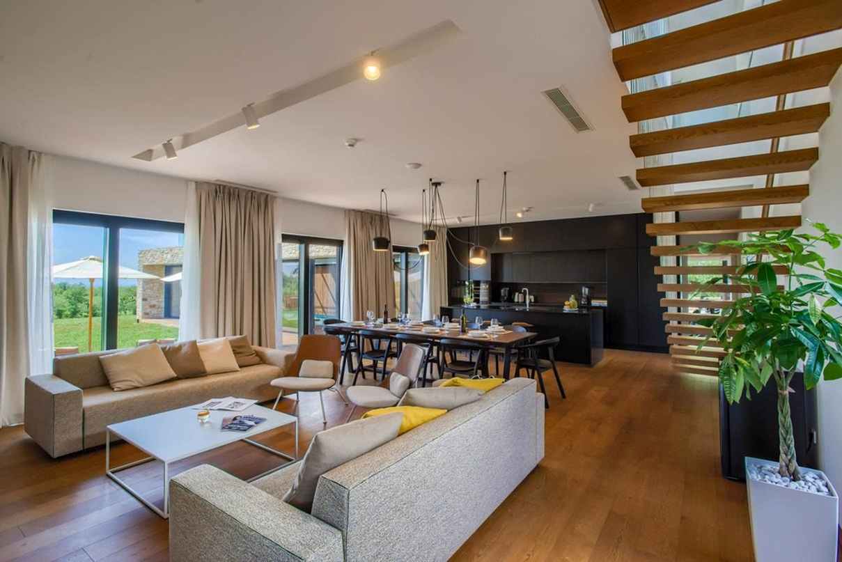 Séjour moderne de la villa H2731 près de Porec en Istrie.