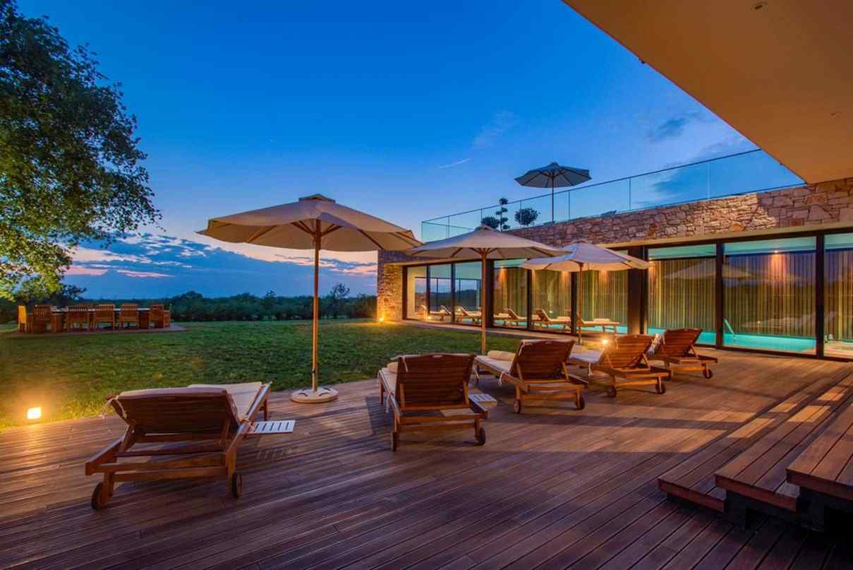 Villa neuve avec piscine à vendre près de Porec en Croatie.