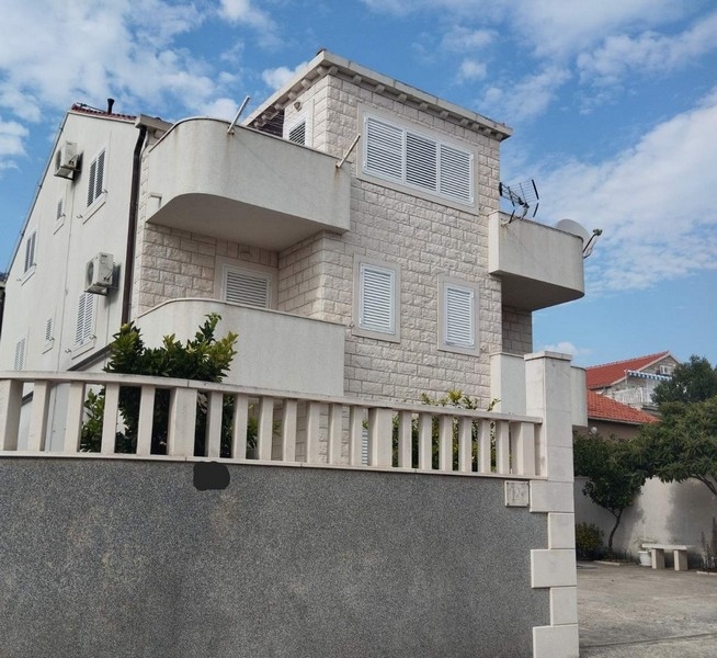 5 appartements avec chacun un balcon / une terrasse avec vue mer