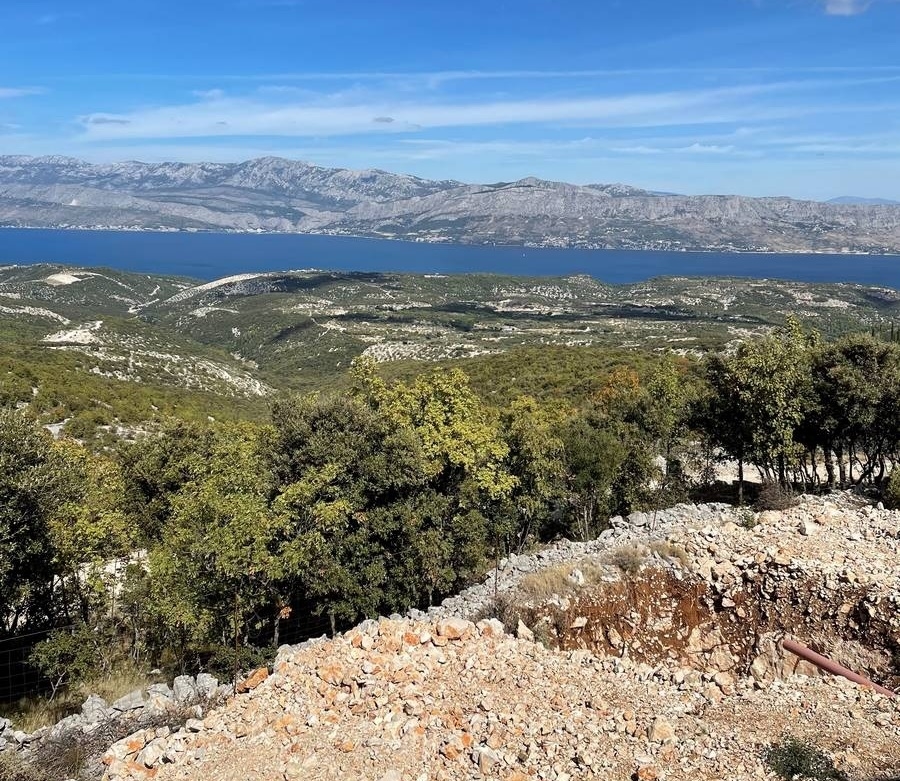Grand terrain avec 2 villas dans un emplacement calme - H2735
