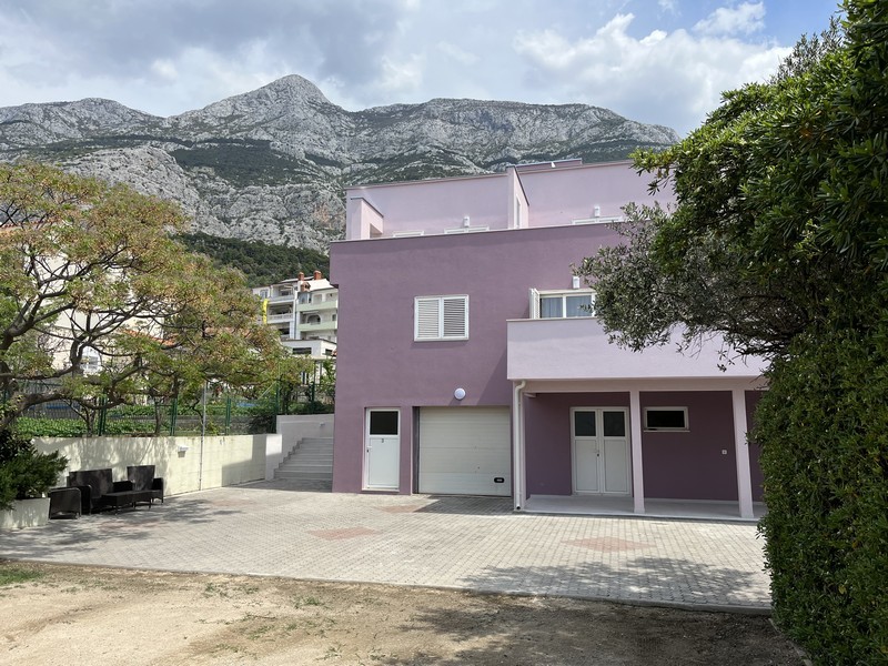 Maison lilas à Makarska, Croatie, à vendre - Panorama Scouting agence immobilière.