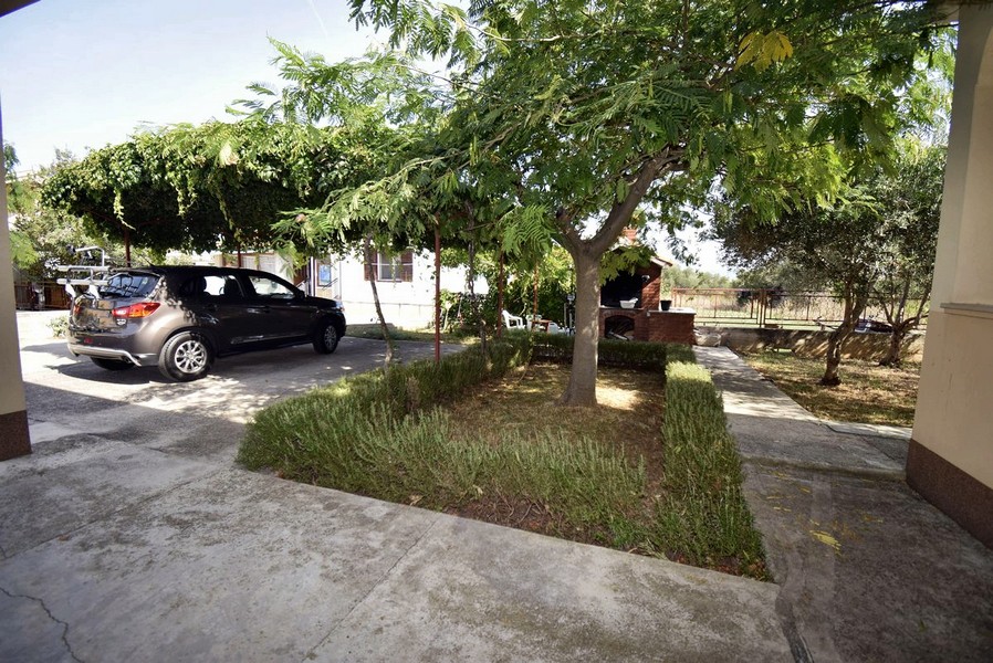 Maison avec place de stationnement ID du bien : H2743