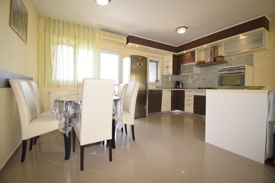 Cuisine et coin repas.