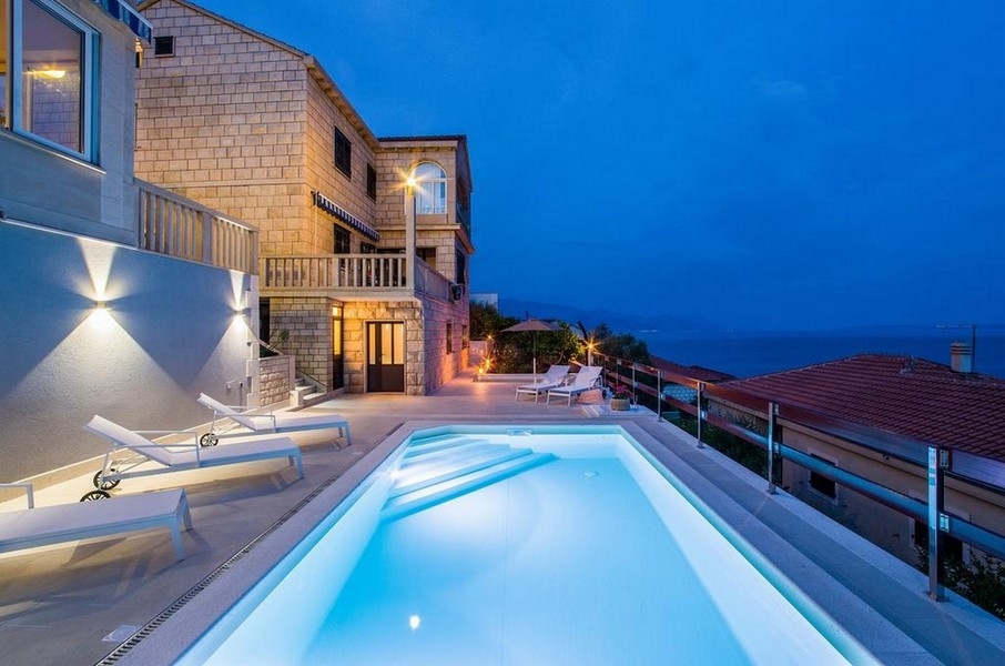 Maison en pierre avec 3 appartements à Selca, île de Brac