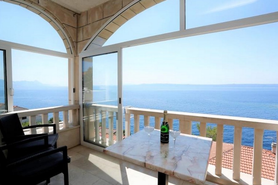 Terrasse au 2e étage avec vue mer
