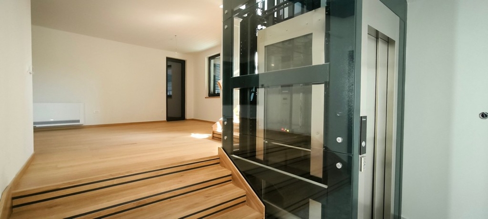 Ascenseur dans le bâtiment
