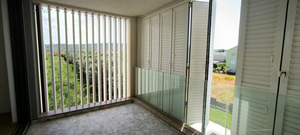 Terrasse avec protection solaire