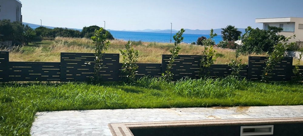 Villa de qualité avec piscine et garage