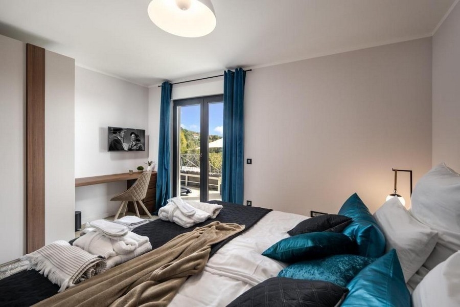 Chambre avec accès à la terrasse avec vue mer