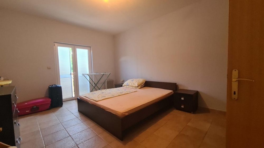 Grandes chambres avec fenêtre