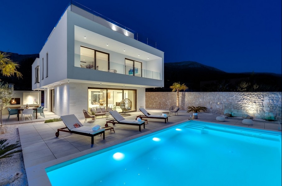 Villa avec piscine et jardin aménagé