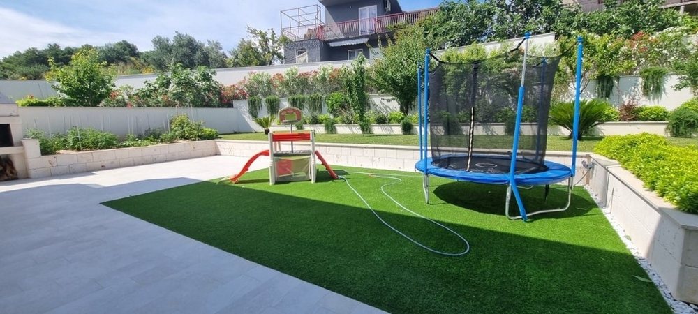 Aire de jeux privée dans le jardin