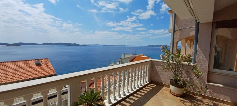 Vue époustouflante depuis le bien en Croatie - maison près de la mer à acheter