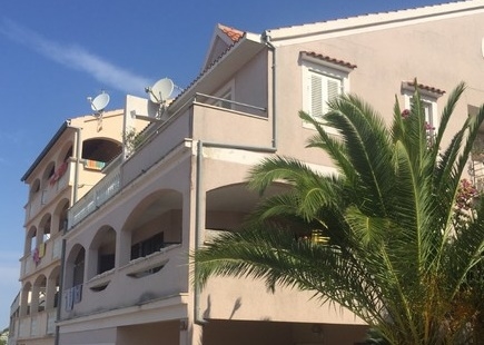 Façade d'un immeuble d'appartements en Croatie - opportunité d'investissement pour l'achat d'une maison en Croatie