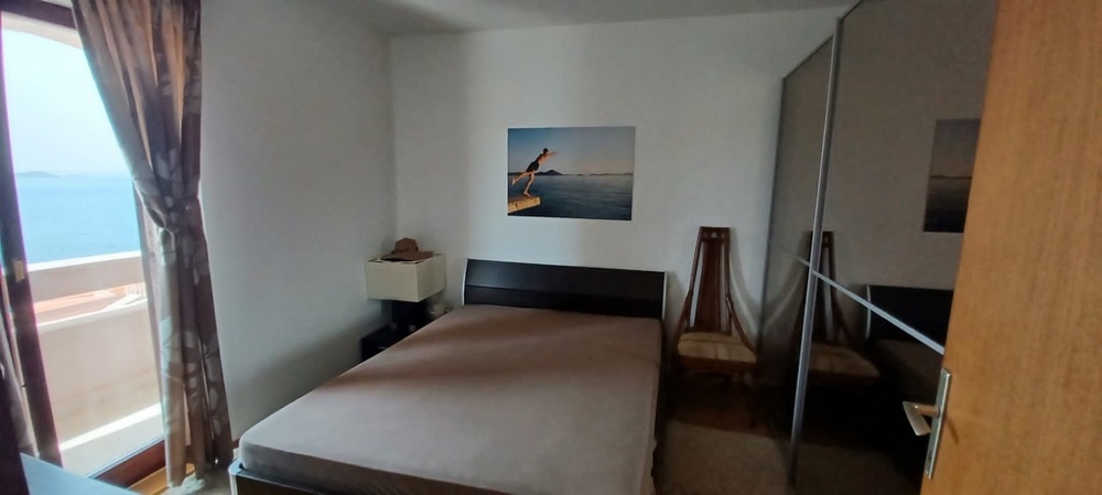 Chambre avec vue mer - maison de rêve à acquérir en Croatie