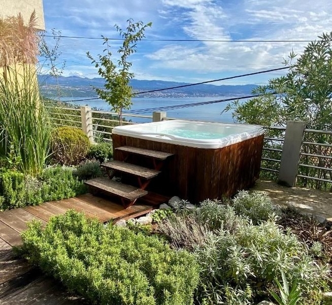 Immeuble de rapport avec jacuzzi et vue mer de rêve - Panorama Scouting H2863