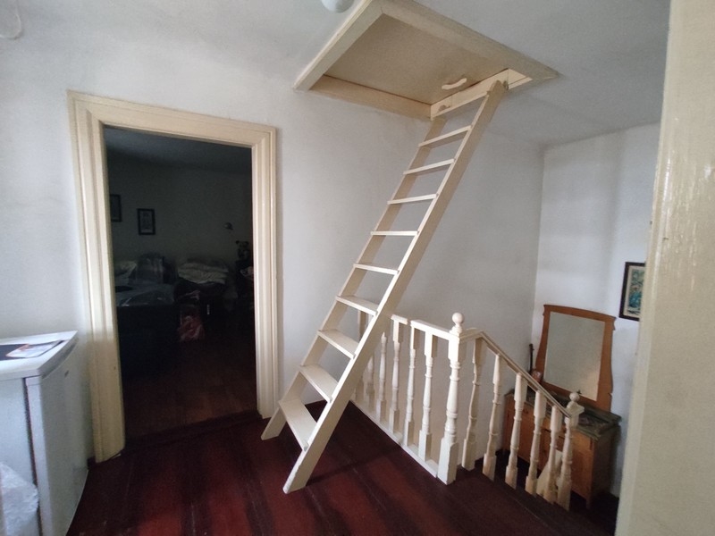 Premier étage avec chambres et accès aux combles