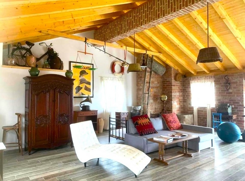 Charme rustique et confort moderne dans le salon