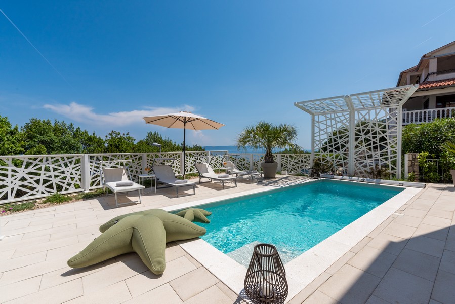 Villa élégante avec piscine extérieure et vue mer en Istrie, à vendre par Panorama Scouting