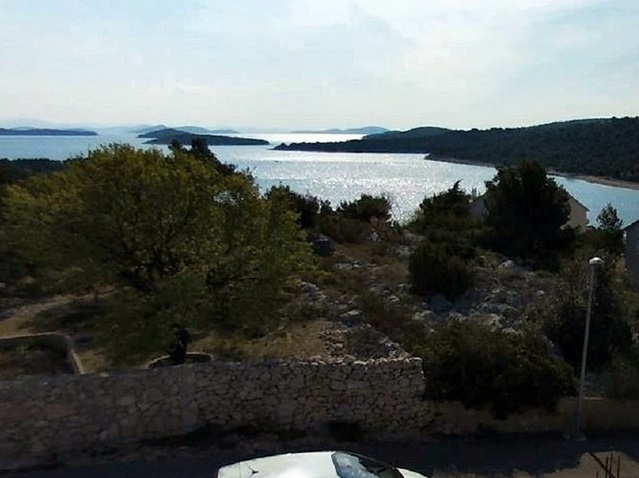 Vue sur l'Adriatique depuis une villa à vendre à Jezera sur l'île de Murter en Croatie