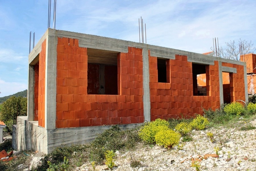 État de gros œuvre de la villa à Jezera