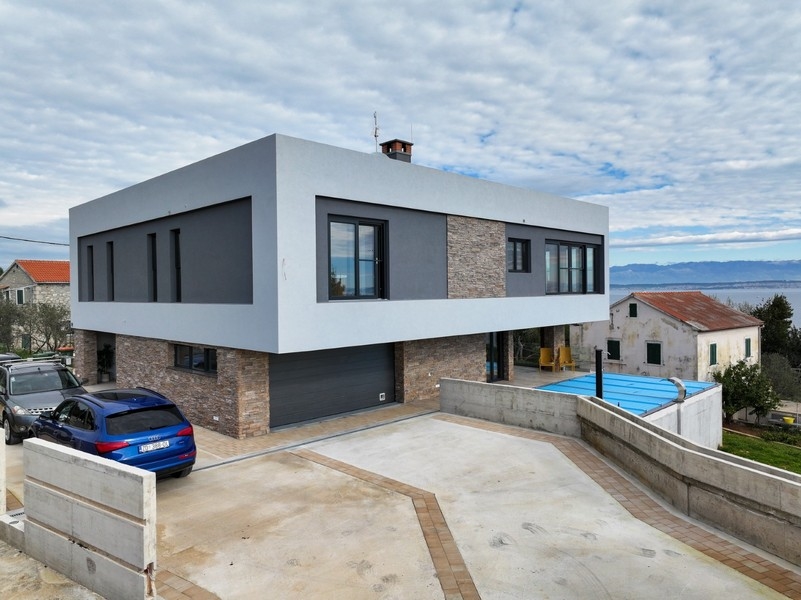 Façade d'une villa contemporaine