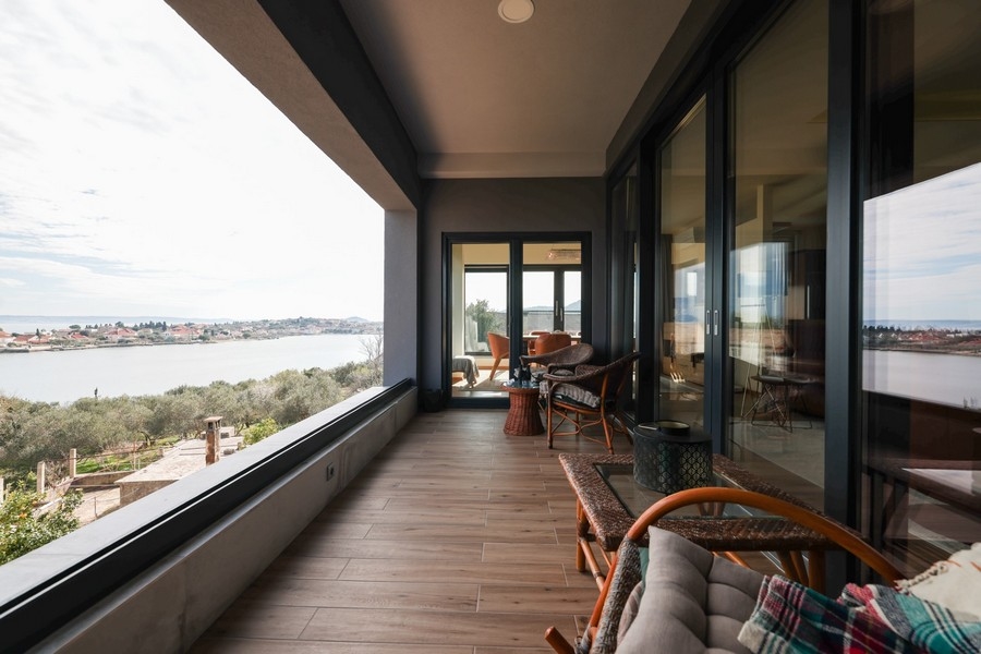 Terrasse couverte d'une villa à vendre sur Ugljan