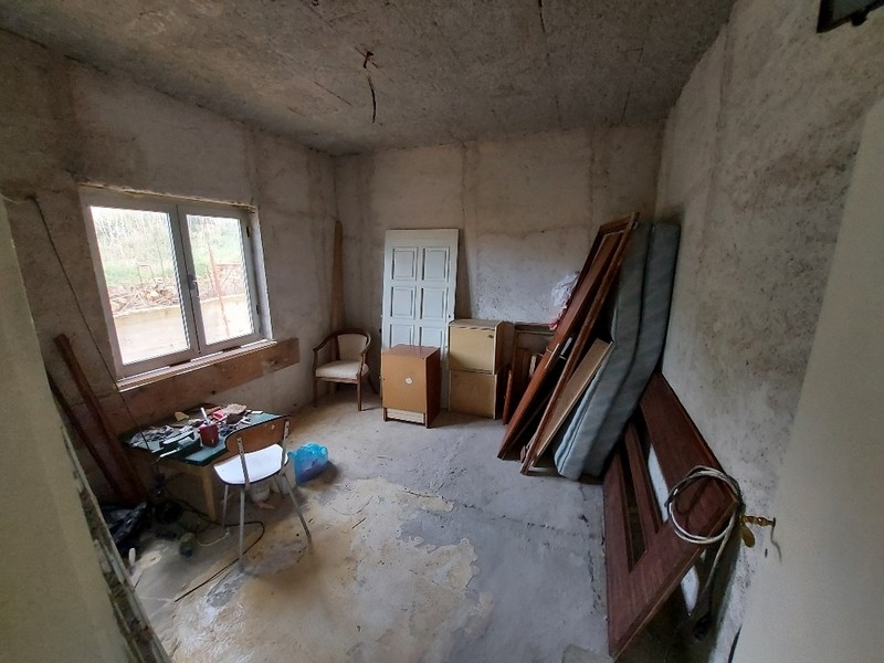 Pièce dans une maison individuelle en construction