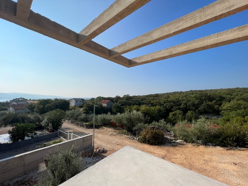 Biens immobiliers Croatie, ville de Krk, villa à vendre île de Krk - vue depuis une villa sur la nature environnante et la mer au loin