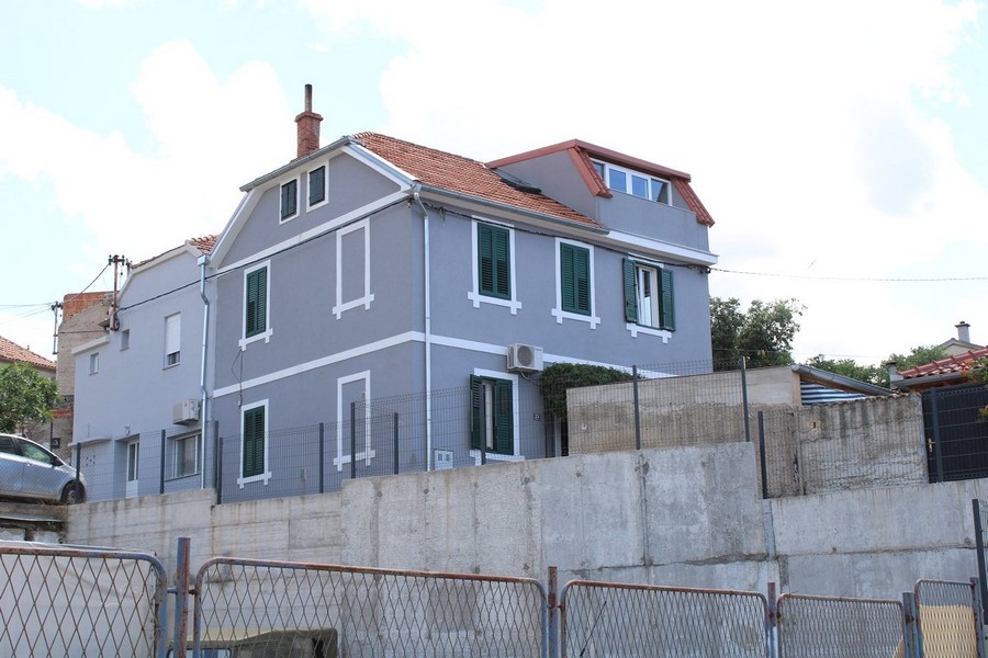 Maison moderne en Croatie, idéale pour ceux qui souhaitent acheter une maison en Croatie, dans un quartier calme.