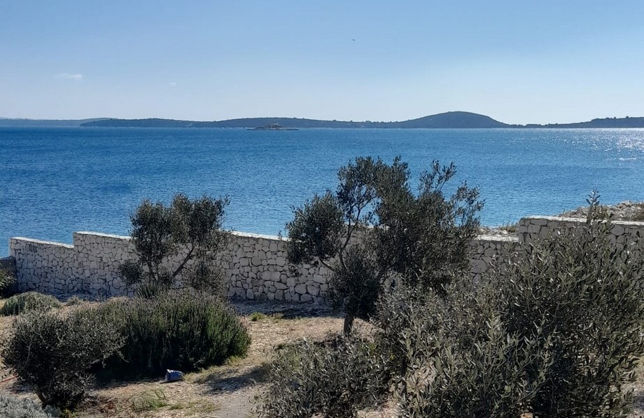 Bien méditerranéen directement en bord de mer - bien H3015