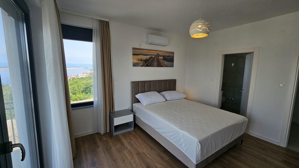Chambre principale avec vue époustouflante, parfaite pour l'achat d'une villa en Croatie