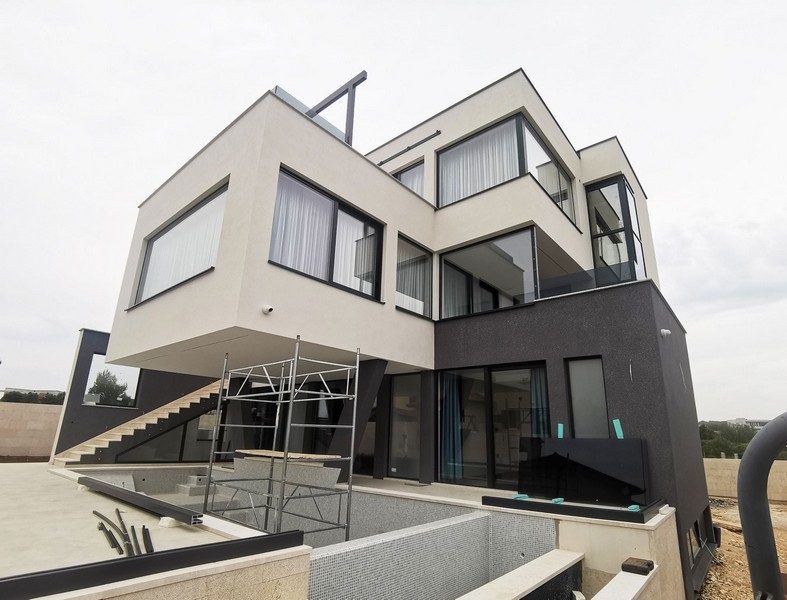 Villa moderne avec piscine en gros œuvre à Medulin, Istrie