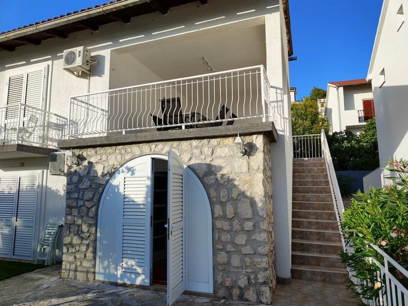 Maison bien entretenue avec deux logements et vue mer