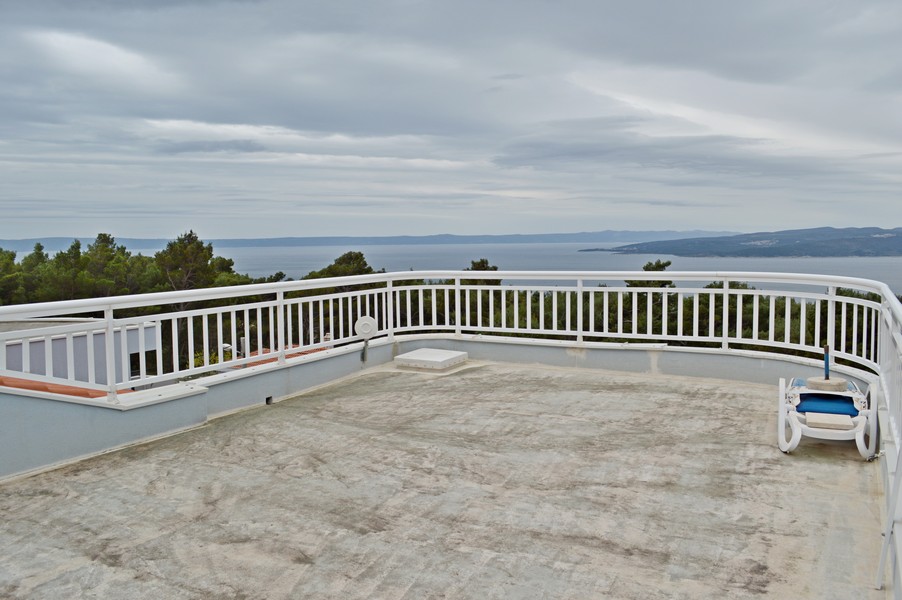 Toit-terrasse avec vue mer époustouflante, maison à vendre en Croatie