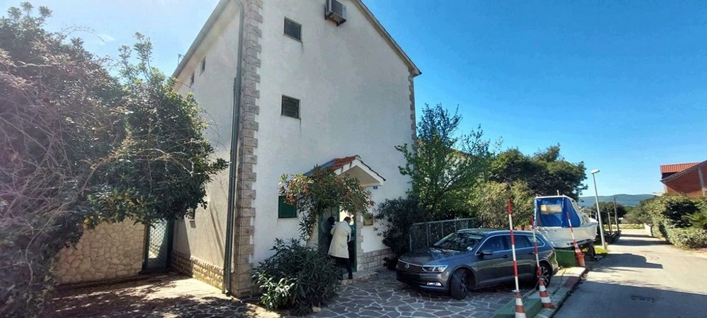 Arrière du bien H3359, proposé à la vente en Croatie.