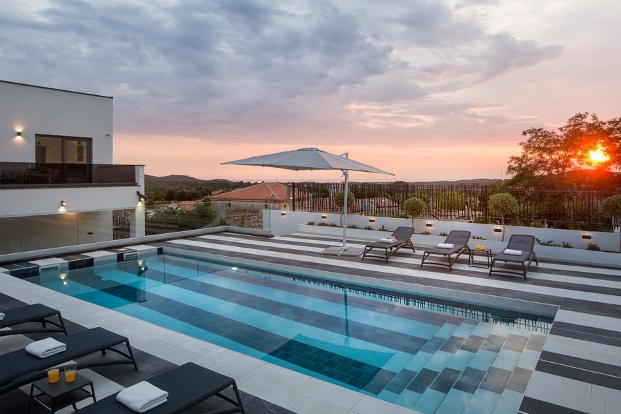 Villa avec piscine et vue sur le coucher du soleil - Panorama Scouting bien H3361 près de Porec en Istrie.